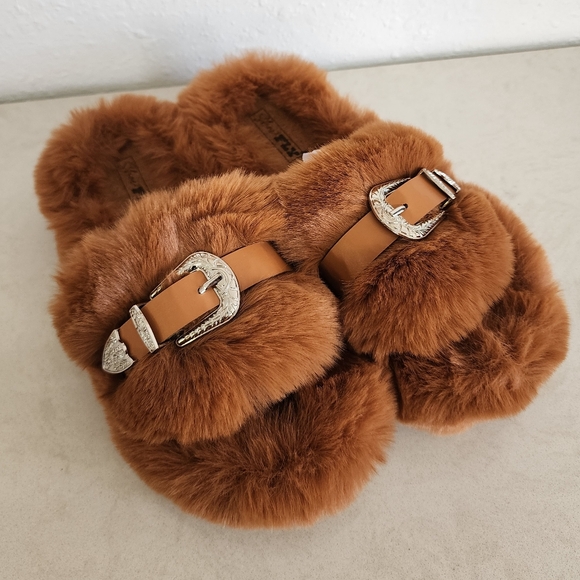 NWT 2 Fly Co. Home Buckles- Saddle Tan Faux Fur Western Slippers in Brown 7/8 - Picture 4 of 11